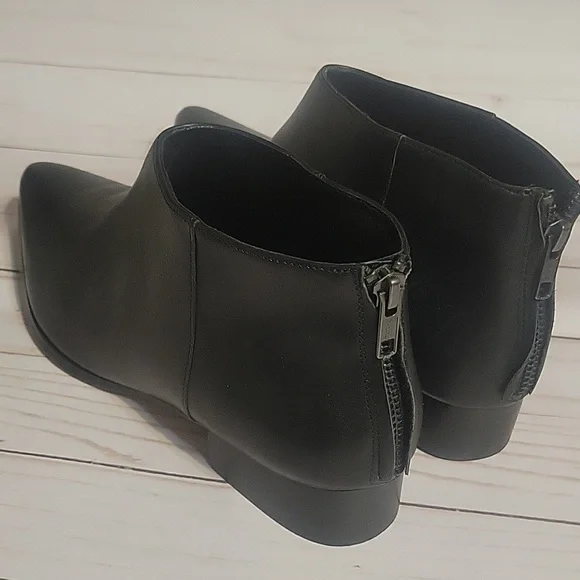 Intentionally Blank Leather Booties Size 9 - Picture 4 of 7